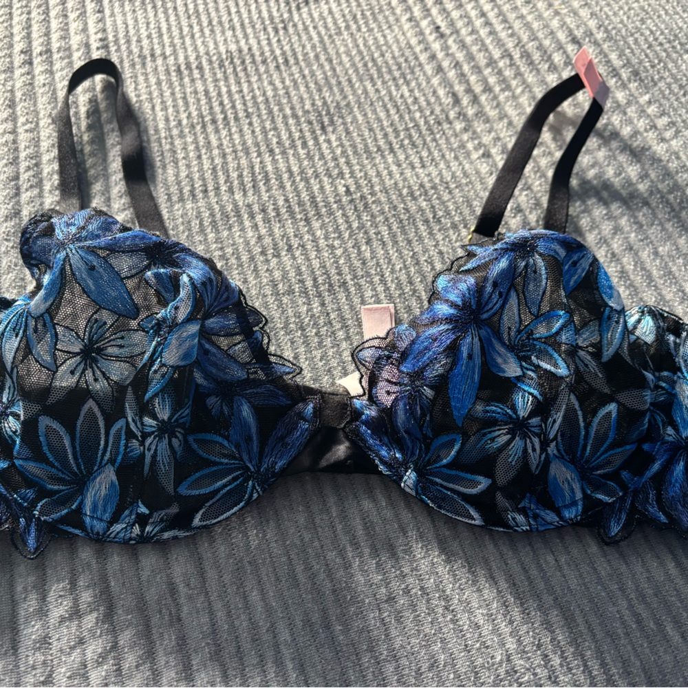 Victoria's Secret Black and Blue Floral Lace Bra